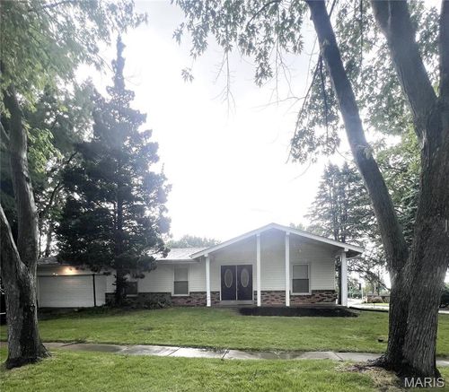 5891 Sir Edward Ln, Florissant, MO, 63033-7846 | Card Image