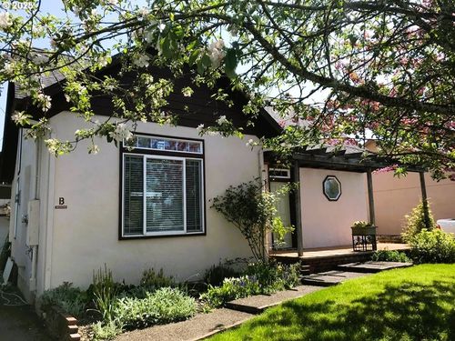 327 S 46th St, Springfield, OR, 97478-6617 | Card Image