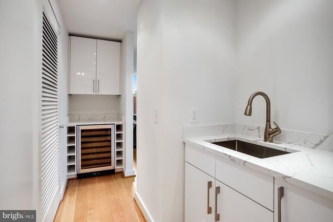 APT-900 - 675 E St Nw, Condo with 2 bedrooms, 4 bathrooms and null parking in WASHINGTON DC | Image 11