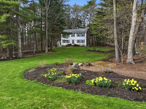 111 Brook Bend Rd, Hanover, MA, 02339-2301 | Card Image