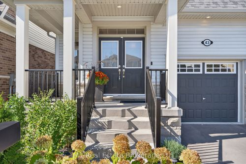 43 Harpin Way W, Centre Wellington, ON, N1M0H7 | Card Image