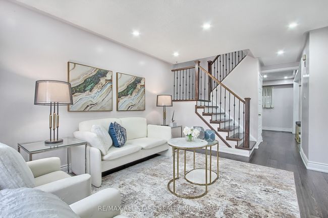 48 Archdekin Dr, House attached with 5 bedrooms, 3 bathrooms and 4 parking in Brampton ON | Image 10