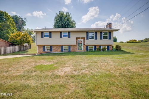 121 Lemay Dr, Kingsport, TN, 37664-4810 | Card Image