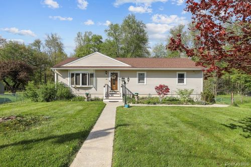 18 Scott Dr, Wappingers Falls, NY, 12590-4712 | Card Image