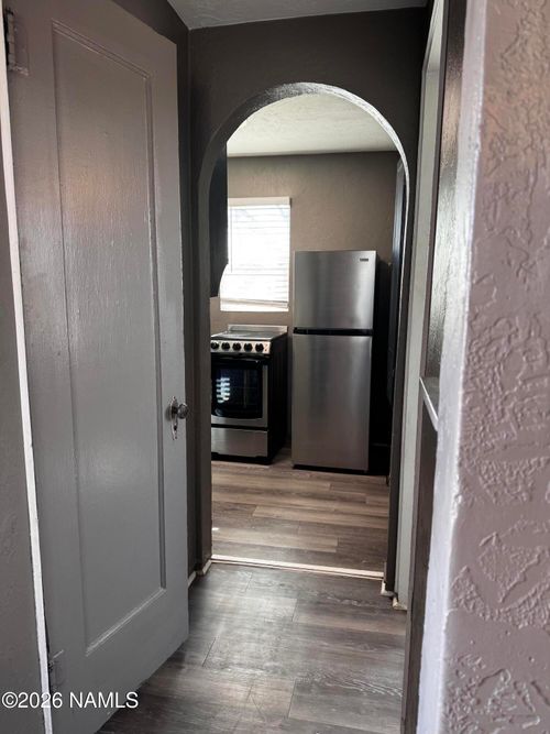 213 W Oak St, Winslow, AZ, 86047-3517 | Card Image