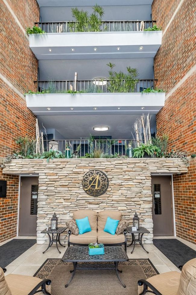 APT-301 - 2 S Atrium Way, Condo with 2 bedrooms, 2 bathrooms and 1 parking in Elmhurst IL | Image 25