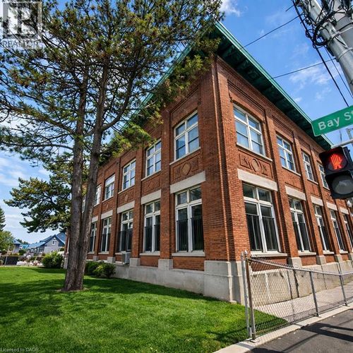 a-231 N Bay Street N, Hamilton, ON, L8R2R1 | Card Image