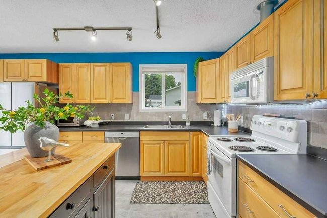 5620 50 Street, House other with 4 bedrooms, 2 bathrooms and 4 parking in Rimbey AB | Image 14