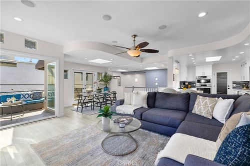 417 23rd St, Manhattan Beach, CA, 90266-4415 | Card Image