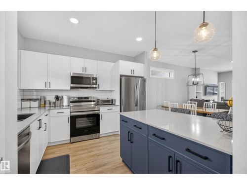 429 Pioneer Rd, Spruce Grove, AB, T7X0T2 | Card Image