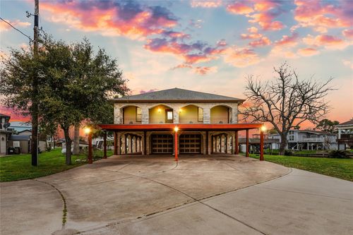 710 Palm Dr, Liverpool, TX, 77577-8731 | Card Image