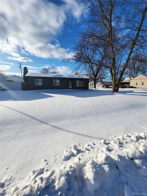 47585 Greenview Rd, Shelby Twp, MI, 48317-2829 | Card Image