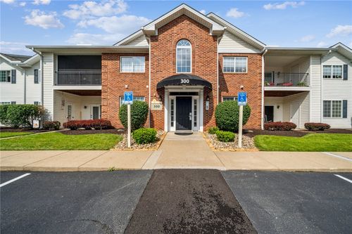 apt-203-300 Hidden Ridge Ct, South Park, PA, 15129-5915 | Card Image