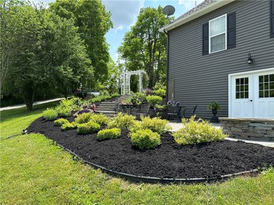 Fresh mulch! | Image 3