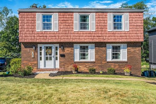 362 Toura Dr, Pleasant Hills, PA, 15236-4511 | Card Image