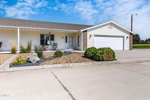 1148 Lakota Ln, Bismarck, ND, 58504-9308 | Card Image