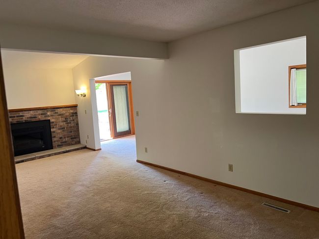APT-1 - 702 Clearview Dr, Condo with 2 bedrooms, 2 bathrooms and null parking in Decorah IA | Image 5