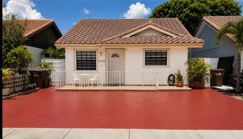 2121 W 54th St, Hialeah, FL, 33016-2032 | Card Image