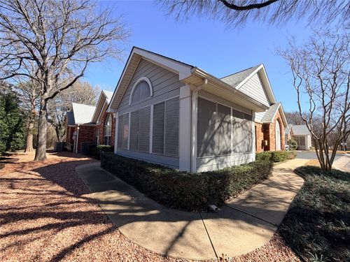 1023 Bridges Dr, Arlington, TX, 76012-2050 | Card Image