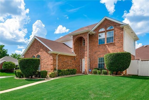 2609 Creekbend Dr, Arlington, TX, 76001-8122 | Card Image