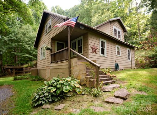 245 Tom Laws Ln, Elk Park, NC, 28622-9147 | Card Image