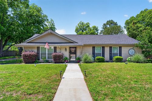 1218 Crestwood Dr, Cleburne, TX, 76033-4640 | Card Image