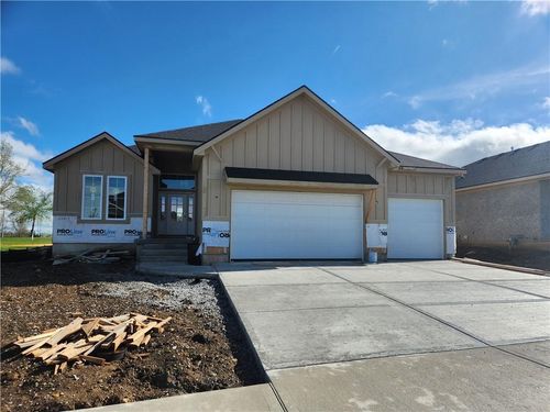 24819 W 112th St, Olathe, KS, 66061-7162 | Card Image