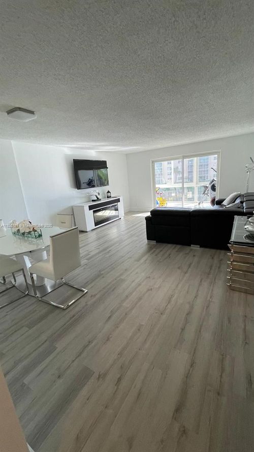 apt-206-311 Se 3rd St, Dania Beach, FL, 33004-4042 | Card Image