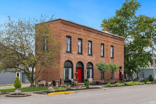 110 E Market St, Pierceton, IN, 46562-9376 | Card Image