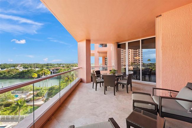 6C - 60 Edgewater Dr, Condo with 3 bedrooms, 4 bathrooms and null parking in Coral Gables FL | Image 24