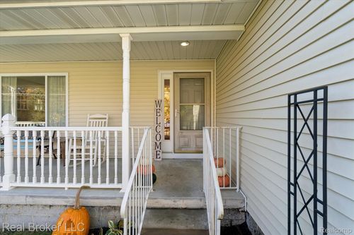 10492 Clark Rd, Davison, MI, 48423-8597 | Card Image