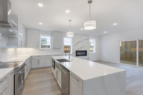 708 W White Ave, McKinney, TX, 75069-1743 | Card Image