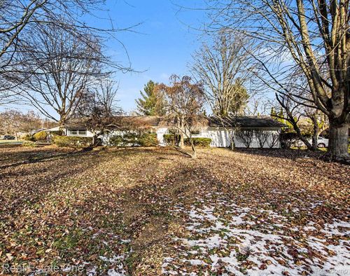 7251 Cottonwood Knl, West Bloomfield, MI, 48322-4046 | Card Image