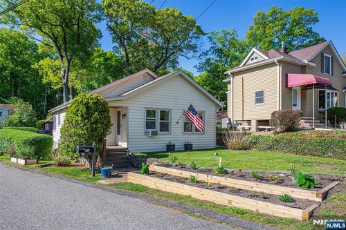42 Main Beach Road, Ringwood, NJ, 07456 | Card Image
