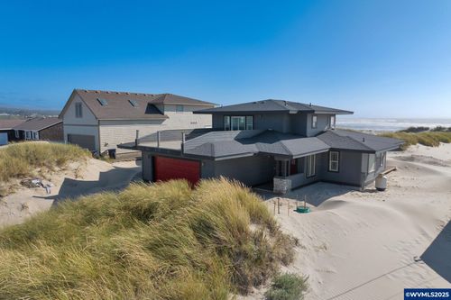 118 Nw Oceania Dr, Waldport, OR, 97394-9438 | Card Image