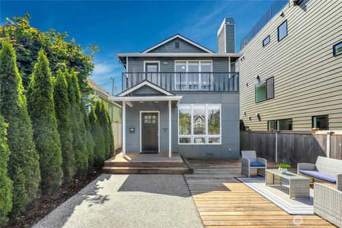 2111 6th Ave W, Seattle, WA, 98119-2813 | Card Image