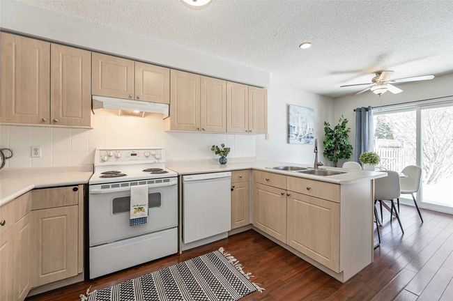 9 Crawford Cres, House attached with 3 bedrooms, 2 bathrooms and 3 parking in Cambridge ON | Image 11