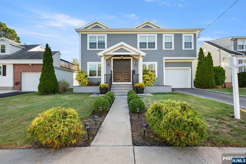 19 Schlosser Dr, Rochelle Park, NJ, 07662-3603 | Card Image