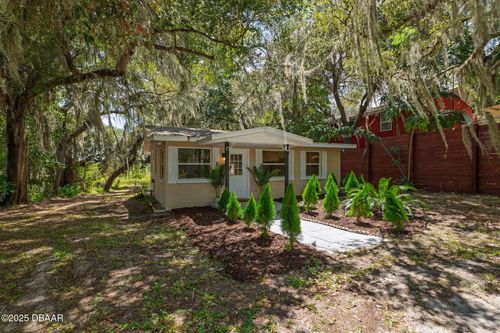 111 2nd St, Melrose, FL, 32666-3050 | Card Image