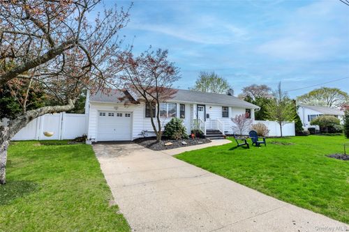 30 Clay Pitts Rd, Greenlawn, NY, 11740-2316 | Card Image