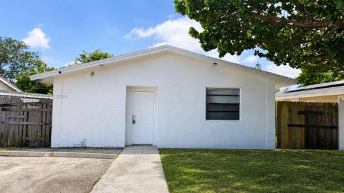 2250 Nw 4th Ct, Pompano Beach, FL, 33069-2616 | Card Image