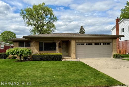 11431 Meadowbrook Dr, Warren, MI, 48093-6555 | Card Image