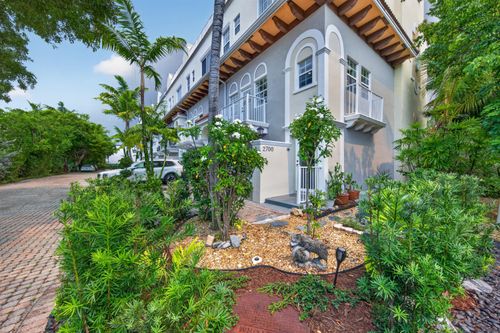 2700 Ne 8th Ave, Wilton Manors, FL, 33334-2654 | Card Image