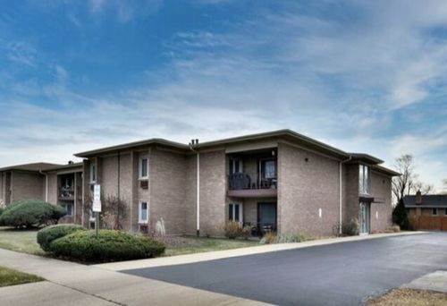 apt-105w-483 N Larch Ave, Elmhurst, IL, 60126-2341 | Card Image