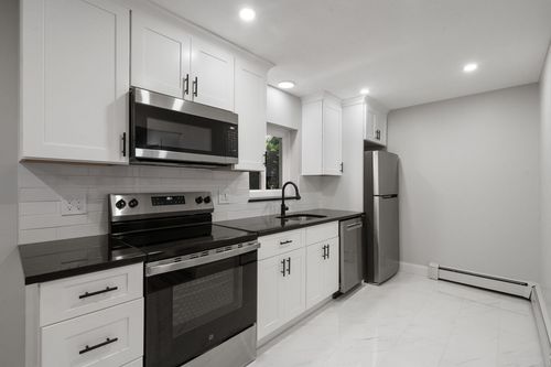 2-89 Walnut St, Newton, MA, 02460-1333 | Card Image