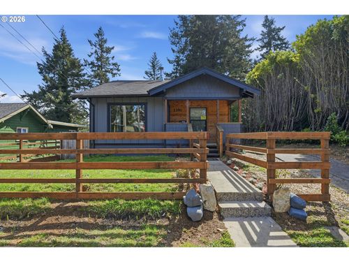 1391 Central Ave, Coos Bay, OR, 97420-1743 | Card Image