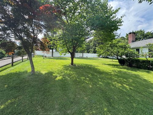 11 Knollcrest Rd, New Fairfield, CT, 06812-2923 | Card Image