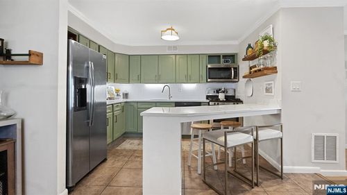 42 Triumph Ct, East Rutherford, NJ, 07073-1150 | Card Image