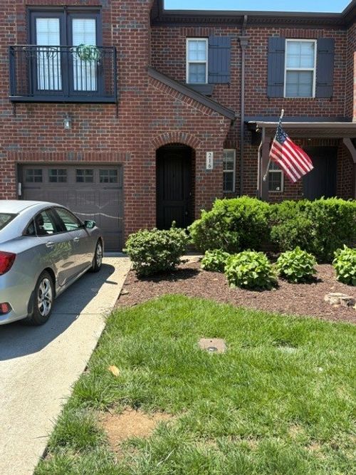 216 Bixby Private Ln, Hendersonville, TN, 37075-1421 | Card Image