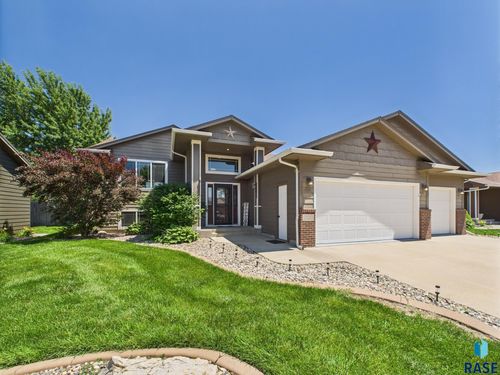 3212 S Triple Play Ave, Sioux Falls, SD, 57110-8806 | Card Image